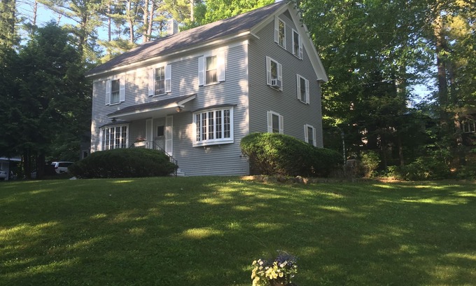 North Conway House | Charming 2 Bedrooom Guest House on 2 acres North Conway Village.