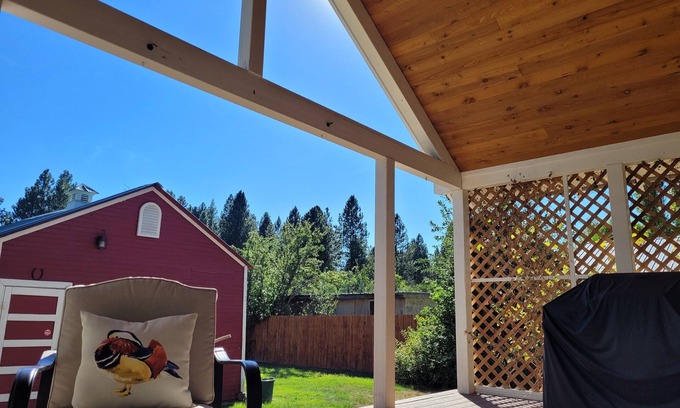 Dover Bay House | Charming 2 br/2ba Home w/Fenced Yd 3 mi to dtown Sandpoint,14 mi to Schweitzer!