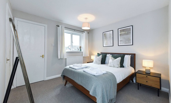 Radcliffe on Trent House | Charming 2-Bed Home with Parking