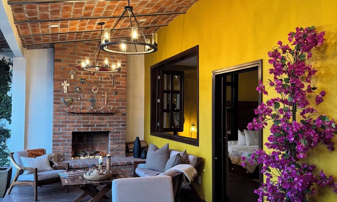 Jiquilpan de Juarez House | Charming 2-bedroom house with AC, WiFi in peaceful Jiquilpan de Juárez