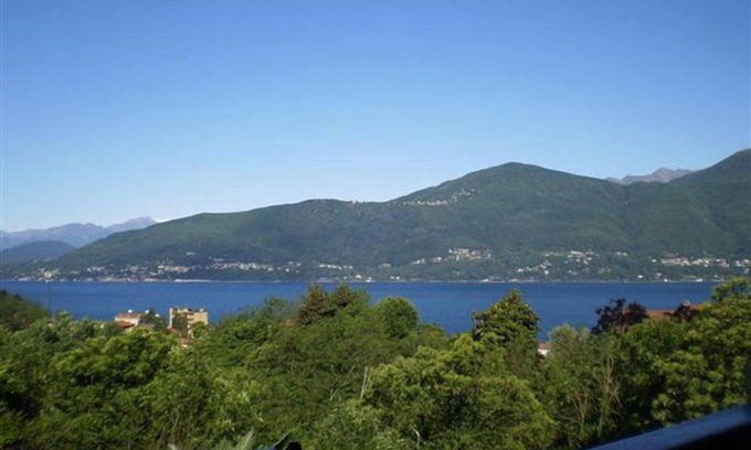 Porto Valtravaglia Apartment | Charming 2-room apartment with balcony & beautiful lake view