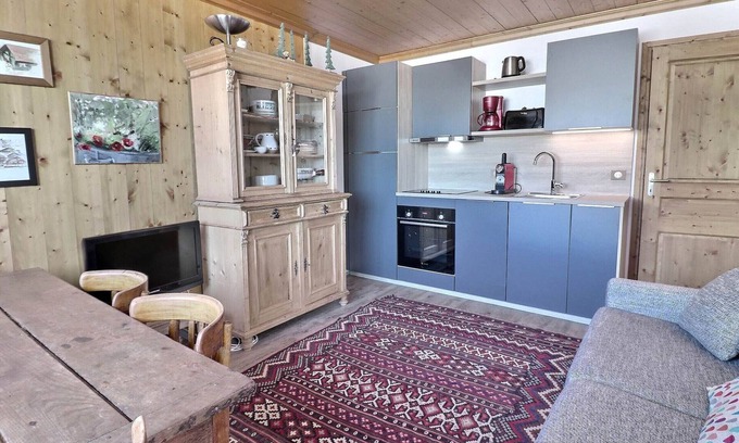 Meribel-Mottaret Apartment | Charming 2-Room Cabin Ski-In/Ski-Out, Near Shops, Sleeps 6