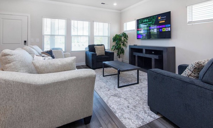 Steele Creek House | Charming 2 story home in South Charlotte, featuring cozy and convenient spaces.