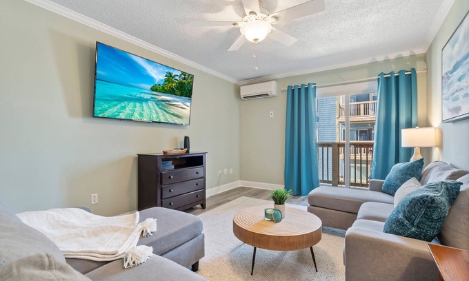 McCutcheon Field Condo | Charming 2BR/2BA Beach Condo Steps from North Topsail Beach
