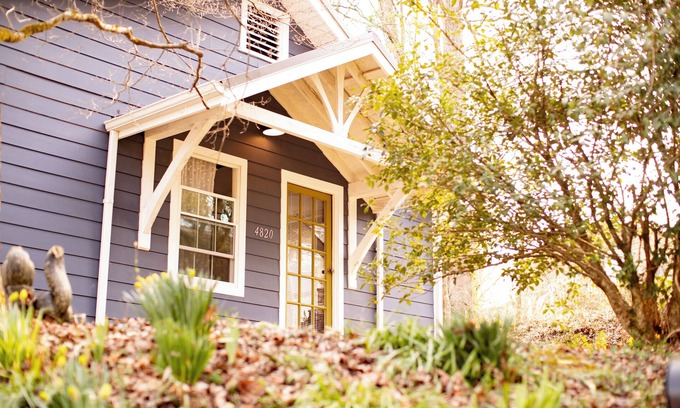 Knoxville Cottage | Charming 2bd/2ba cottage close to Downtown and the Smokies