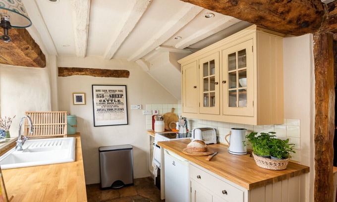 Kingham House | Charming 2BD Cottage in the Heart of Kingham