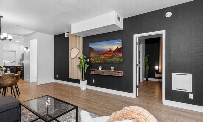North Scottsdale Apartment | Charming 2BD: Pickleball Ct, Heated Pool & Gym