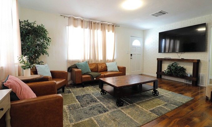 Westminster House | Charming 2bedroom house in welcome Westminster. Few mile to Beach and Disneyland