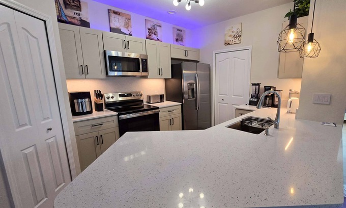 Sarasota Condo | Charming 2BR/2BA 1st Fl Condo in Sarasota Pet-Friendly, Near UTC, Lido & Siesta