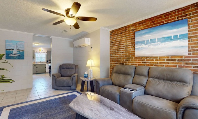 Wilmington House | Charming 2BR Duplex with high speed internet and close to local attractions