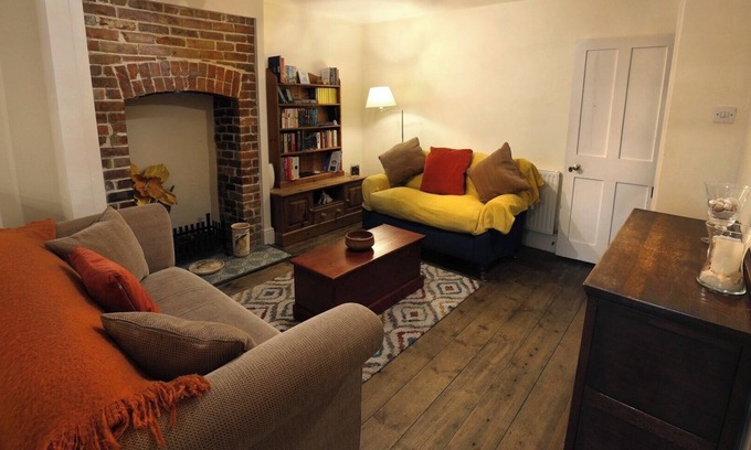 Ilminster House | Charming 2BR Edwardian House in Market Town