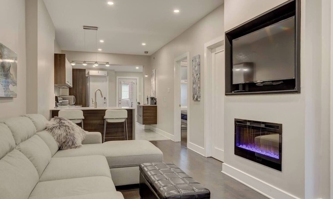 Mile End House | Charming 2BR townhouse w. Parking in Quiet Neighbourhood