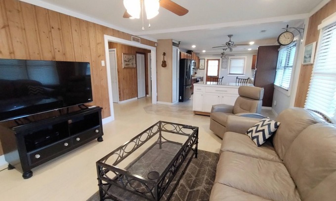 Surfside Beach Apartment | Charming 2nd floor 2-bedroom apartment in wonderful Surfside Beach, SC.