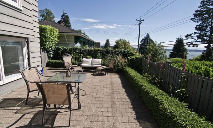 West Vancouver House | Charming 3 bdrm suite by Ambelside Park/Beach!