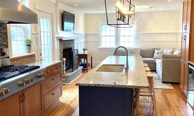 Skaneateles House | Charming 3 Bdrm Home-Less than 1 mile from Village of Skaneateles-with Parking