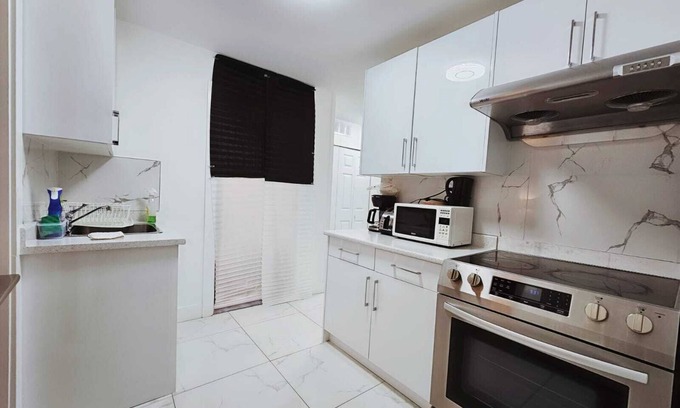 Fleetwood House | Charming 3-Bed, 1-Bath Home - Surrey Fleetwood(10 min - Guilford Mall)