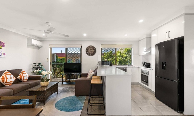 Nundah Apartment | Charming 3-bed Apartment near Local Shops