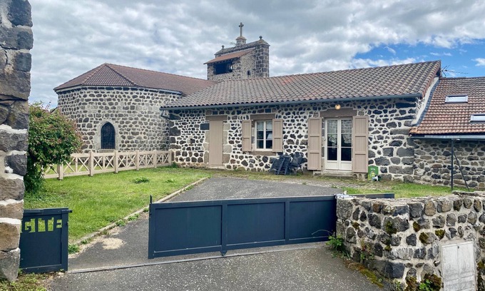 Alleyrac Cottage | Charming 3-Bed Cottage in Quaint Alleyrac Village with Enclosed Yard and Modern Amenities