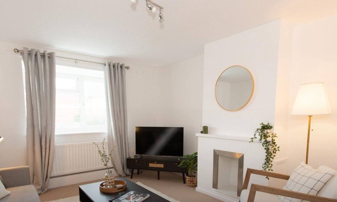 Edwalton House | Charming 3 Bed home | Driveway Parking and Wi-Fi