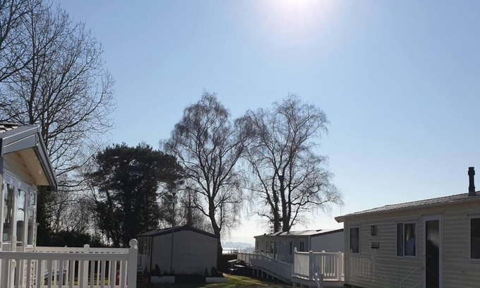 Hamworthy Cabin | Charming 3-Bed Holiday Home in Poole, Rockley Park