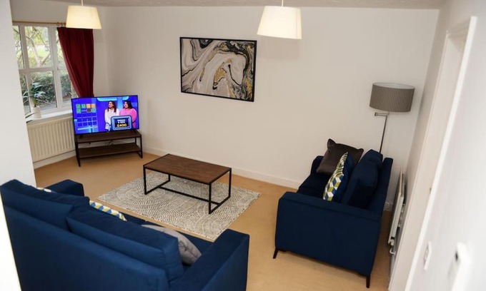 Stoke Gifford House | Charming 3 Bed House in Bristol