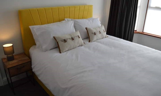 Liverpool House | Charming 3-Bed Period Terrace with Free Wi-Fi & Great Transport Links