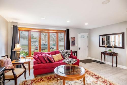 Romulus House | Charming 3-Bed Stay Airport 10 Min Pets OK