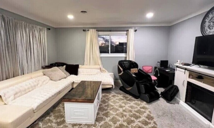Dearborn Heights House | Charming 3-bedroom house with WiFi, AC in welcoming Dearborn Heights