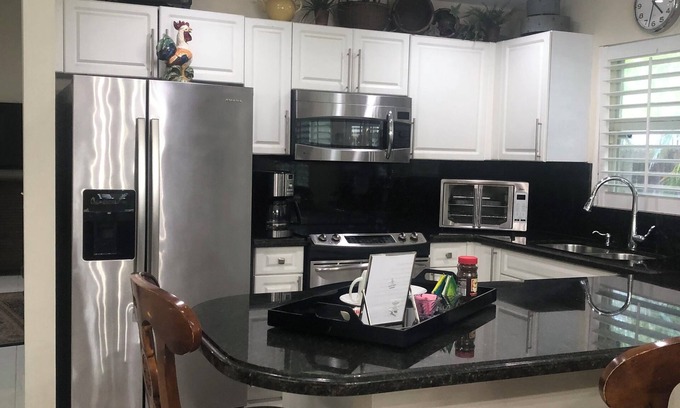 Greenacres House | Charming 3-bedroom house in pleasant Lake Worth Beach with WiFi, AC