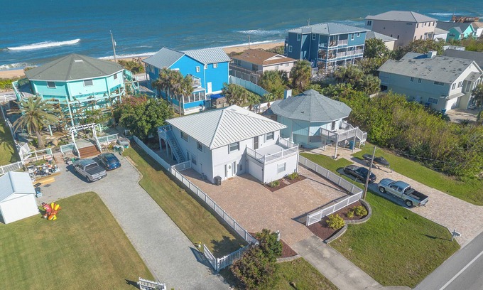 New Smyrna Beach House | Charming 3-bedroom beach house in peaceful New Smyrna Beach