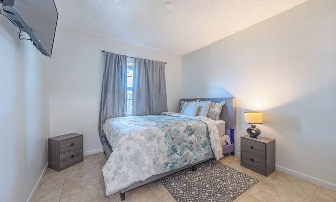 Royal Palm Beach House | Charming 3-bedroom house with WiFi and AC in Royal Palm Beach