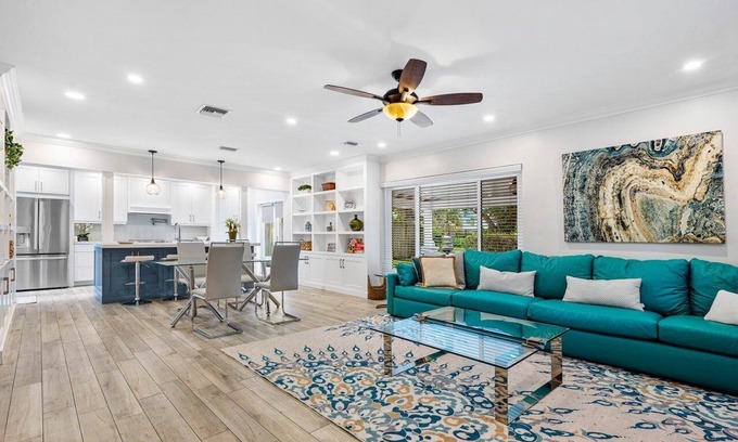 Tarpon River House | Charming 3-bedroom house with hot tub near Las Olas