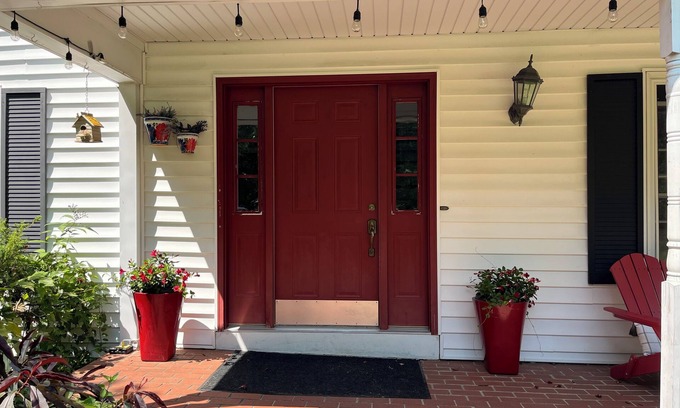 Moreland Hills House | Charming 3-bedroom house in wonderful Moreland Hills with a shared pond & trail