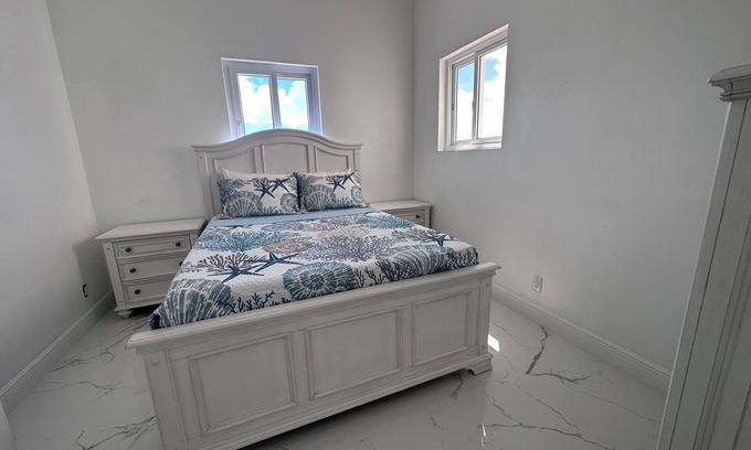 Farmer's Hill House | Charming 3-bedroom house with AC in Farmer's Hill