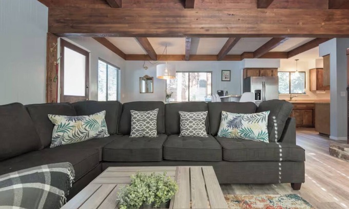 Carnelian Bay Cabin | Charming 3-bedroom Cabin, Dog Friendly, Walkable to Sm Beaches in Carnelian Bay