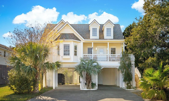 Ocean Ridge House | Charming 3 Bedroom 3.5 bath home in Ocean Ridge. Pool-Gym-Beach-Putt Putt