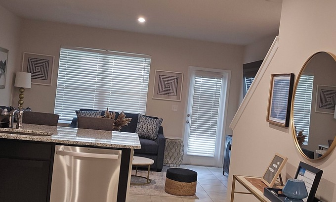 South Daytona House | Charming 3-bedroom house with WiFi and AC in sunny South Daytona