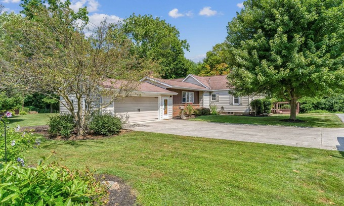 Tiffin House | Charming 3-bedroom/2 bath house in Tiffin with private and picturesque backdrop