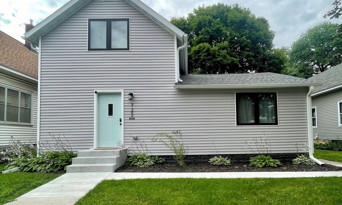 Winona House | Charming 3-bedroom, 2 bathroom house with outdoor space in Winona