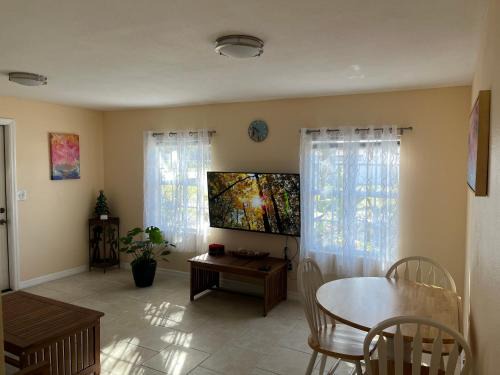 South Venice Villa | Charming 3 Bedroom 2 Bathroom and a lanai