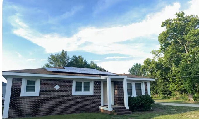 Goldsboro House | Charming 3-bedroom, 2 bathroom house with WiFi, AC in wonderful Goldsboro.