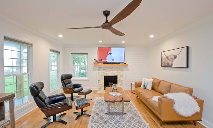 Decatur House | Charming 3-bedroom 3Bathroom House in the Medical District