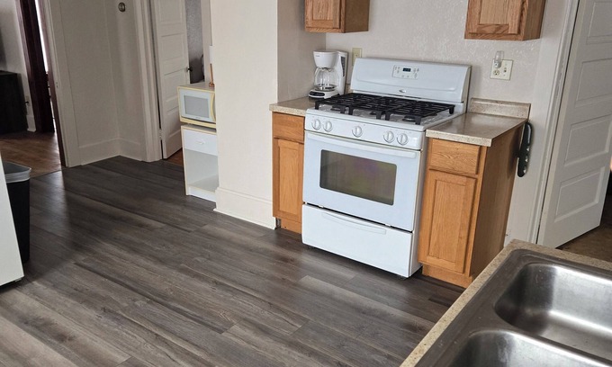 Bessemer Apartment | Charming 3-bedroom apartment with WiFi, AC in wonderful Bessemer