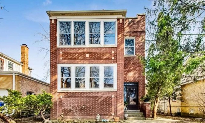 Old Norwood Park Apartment | Charming 3-bedroom apartment in the Old Norwood Park neighborhood of Chicago