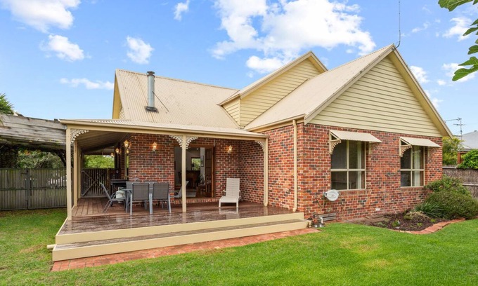 Silverleaves House | Charming 3-Bedroom Retreat