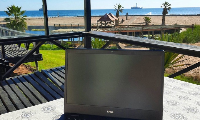 Langstrand Cottage | Charming 3-bedroom beach front cottage in Langstrand: WiFi,Netflix, free parking