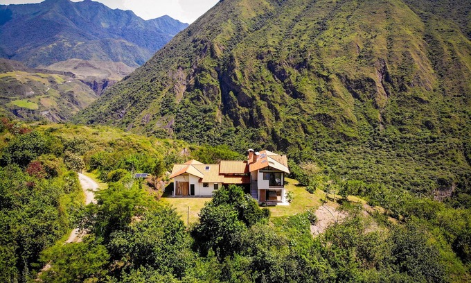 Pomasqui Bed & Breakfast | Charming 3-bedroom bed & breakfast in the mountains outside of Quito with WiFi