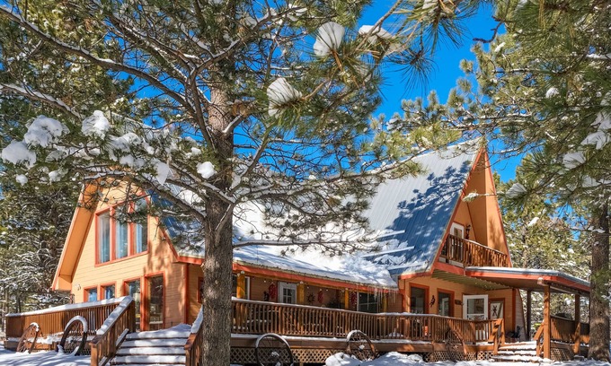 Angel Fire Cabin | Charming 3-bedroom cabin with WiFi in Angel Fire