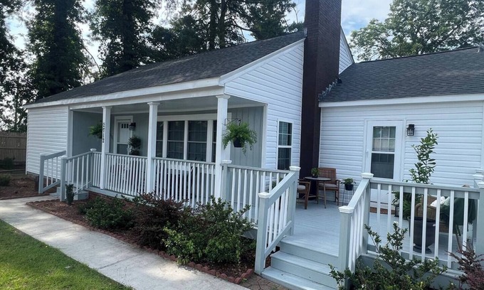 Greenville Cottage | Charming 3-bedroom cottage in Greenville 1 mile from ECU campus