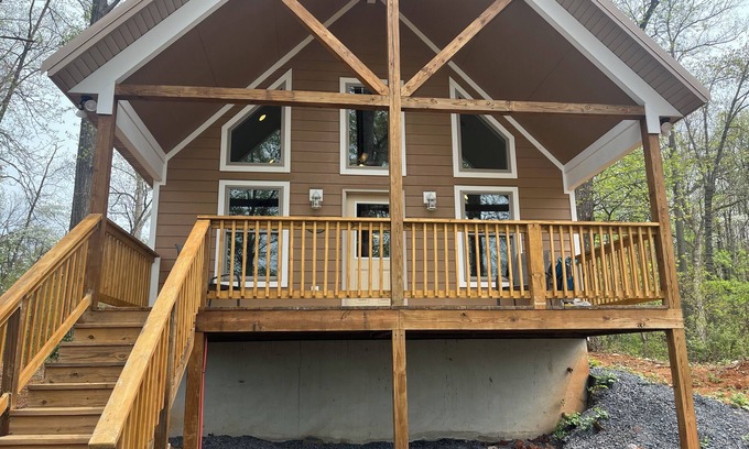 Rileyville Cabin | Charming 3-bedroom cabin with WiFi and AC in Rileyville. Mtn and river views.